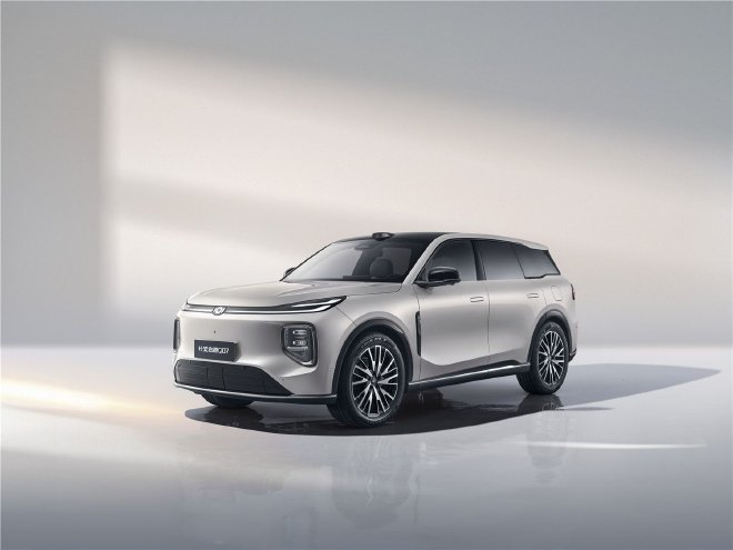 长安启源Q07将于2025年4月23日正式上市，抢先预订价为13.98万元起，长安启源Q07，抢先预订价